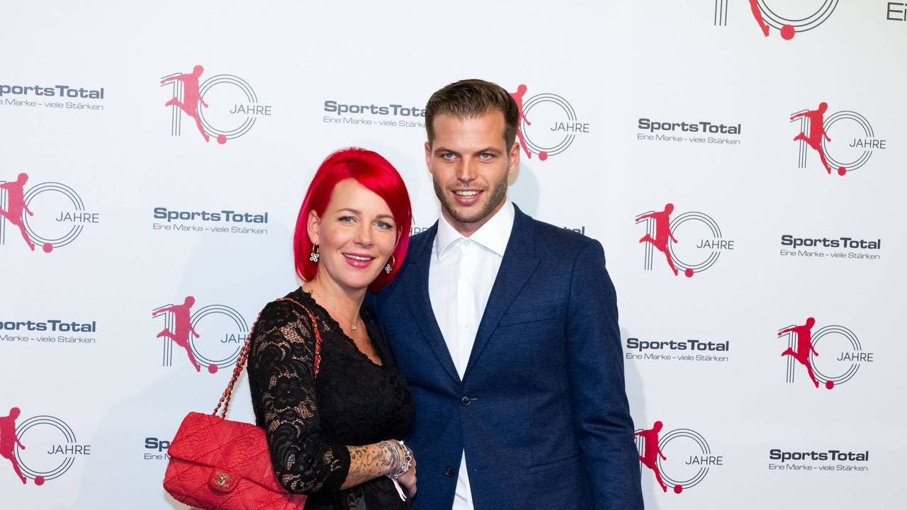 Dennis Diekmeier mit seiner Ehefrau Dana bei deiner Gala.