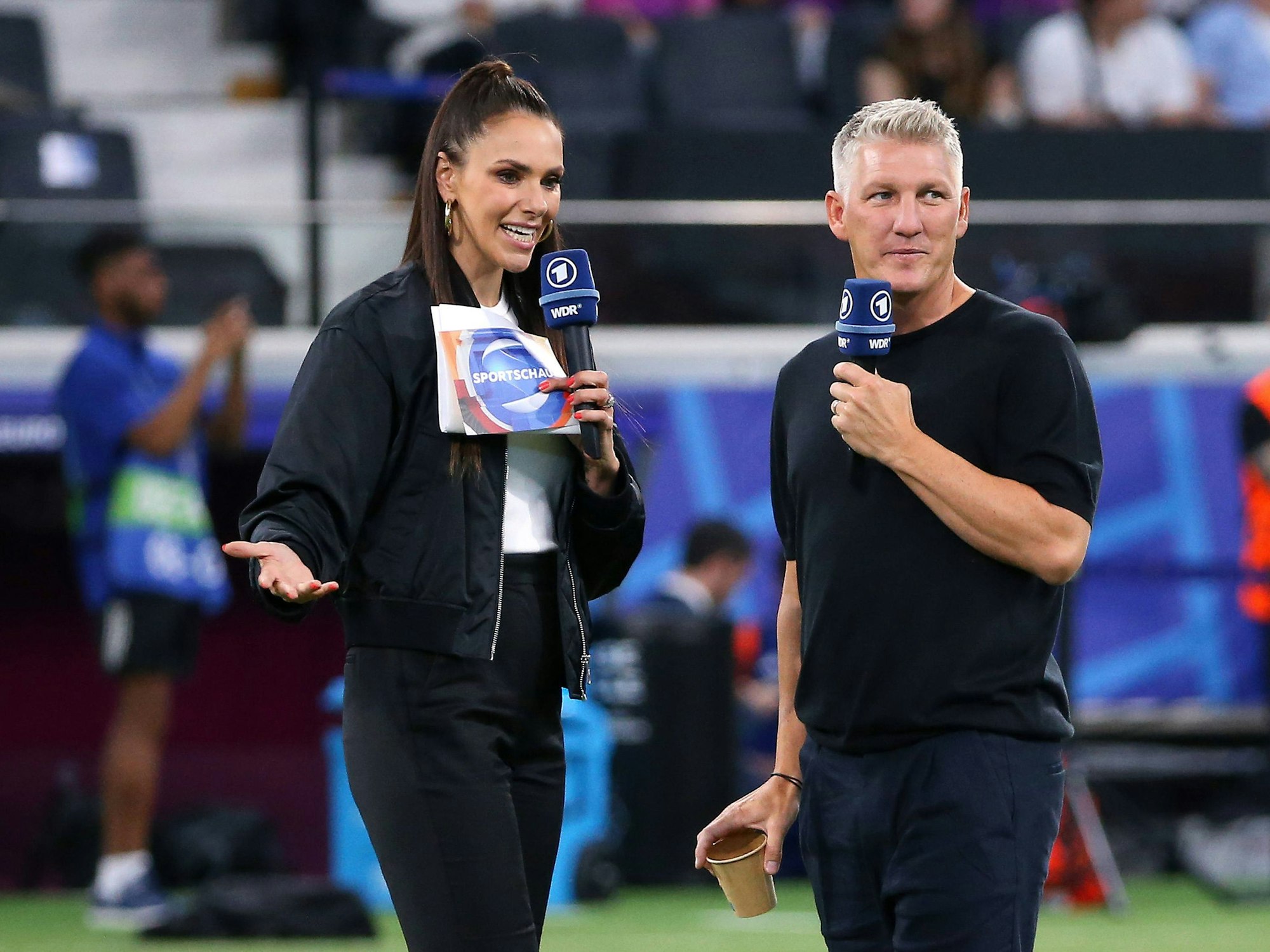 Esther Sedlaczek und Bastian Schweinsteiger für die ARD bei der EM 2024 im Einsatz.