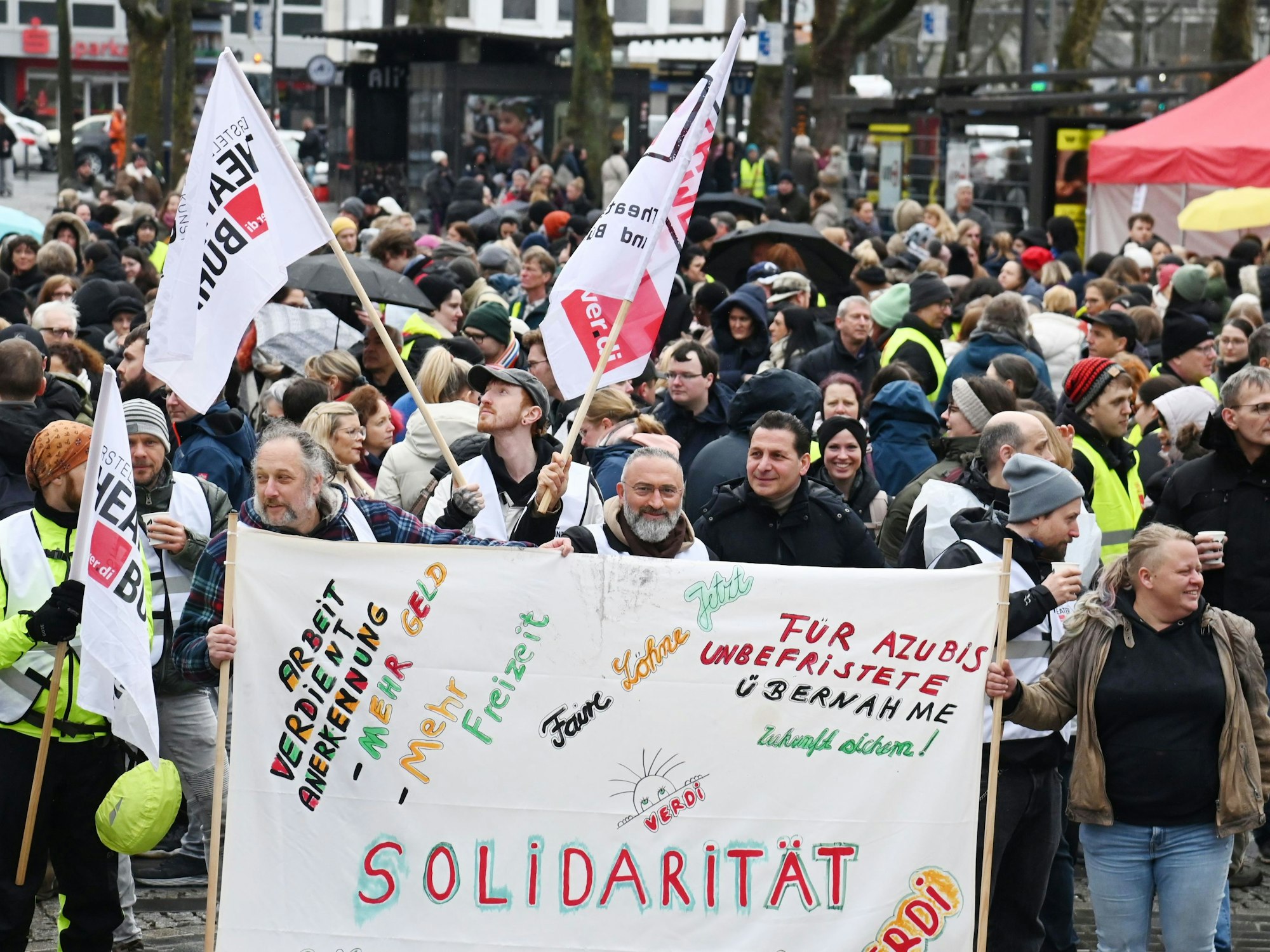 Streikkundgebung auf dem Neumarkt.