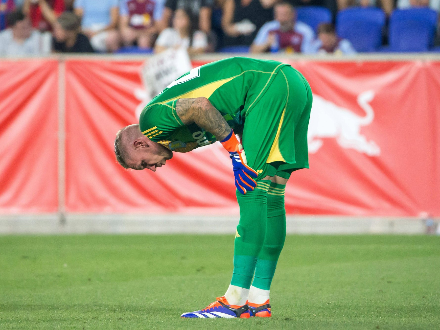 Robin Olsen bei einem Freundschaftsspiel gegen RB Leipzig.