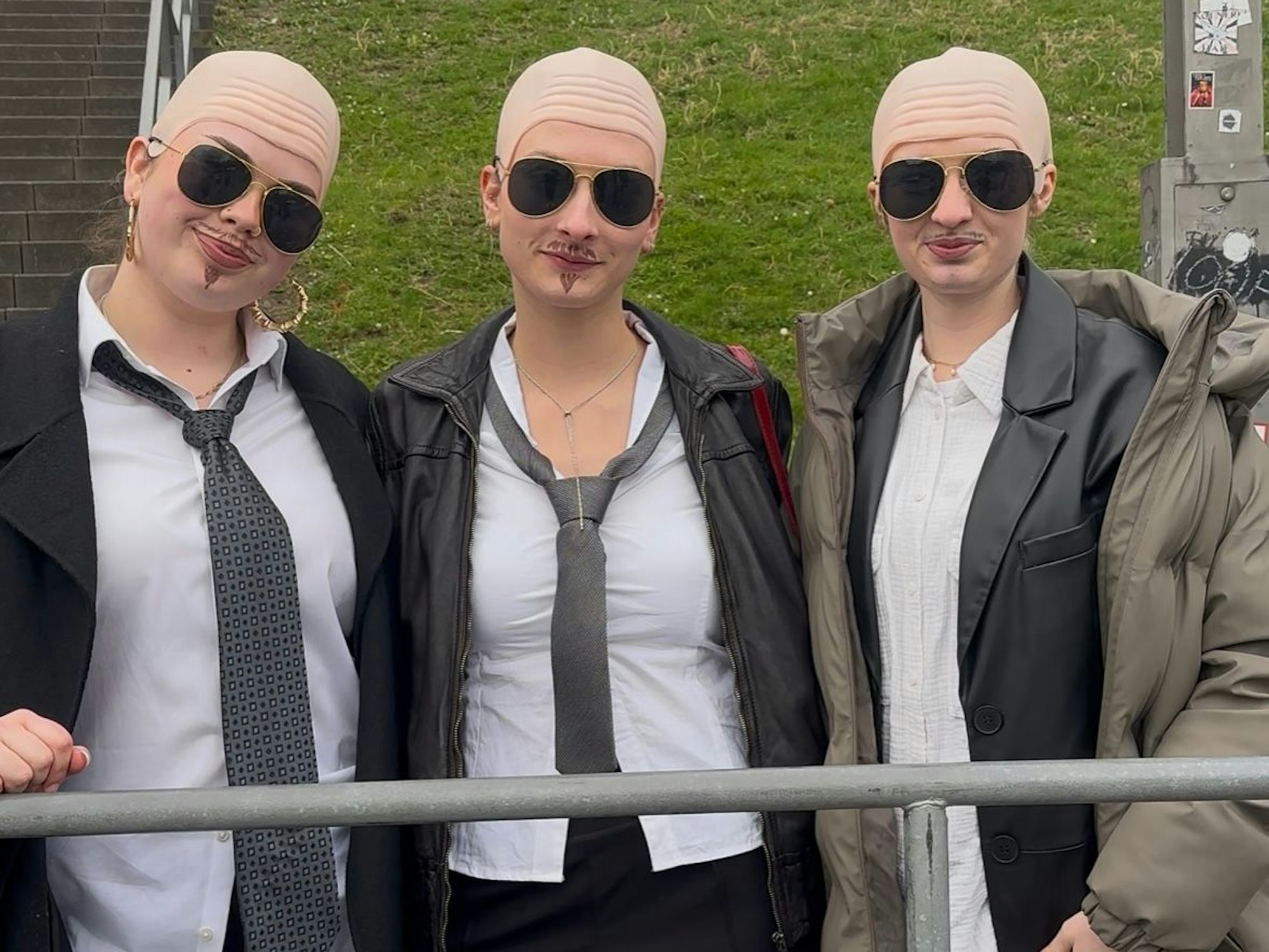Pitbull-Fans vor der Lanxess-Arena.