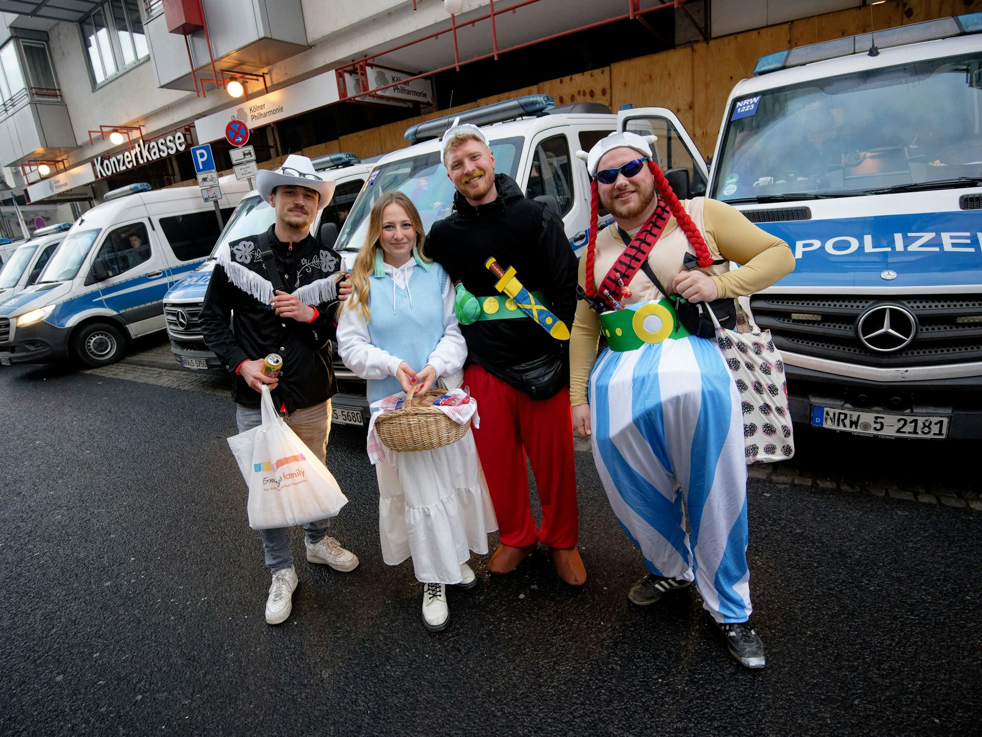 Diese Gruppe von Jecken war bereits in den Morgenstunden in Köln unterwegs.