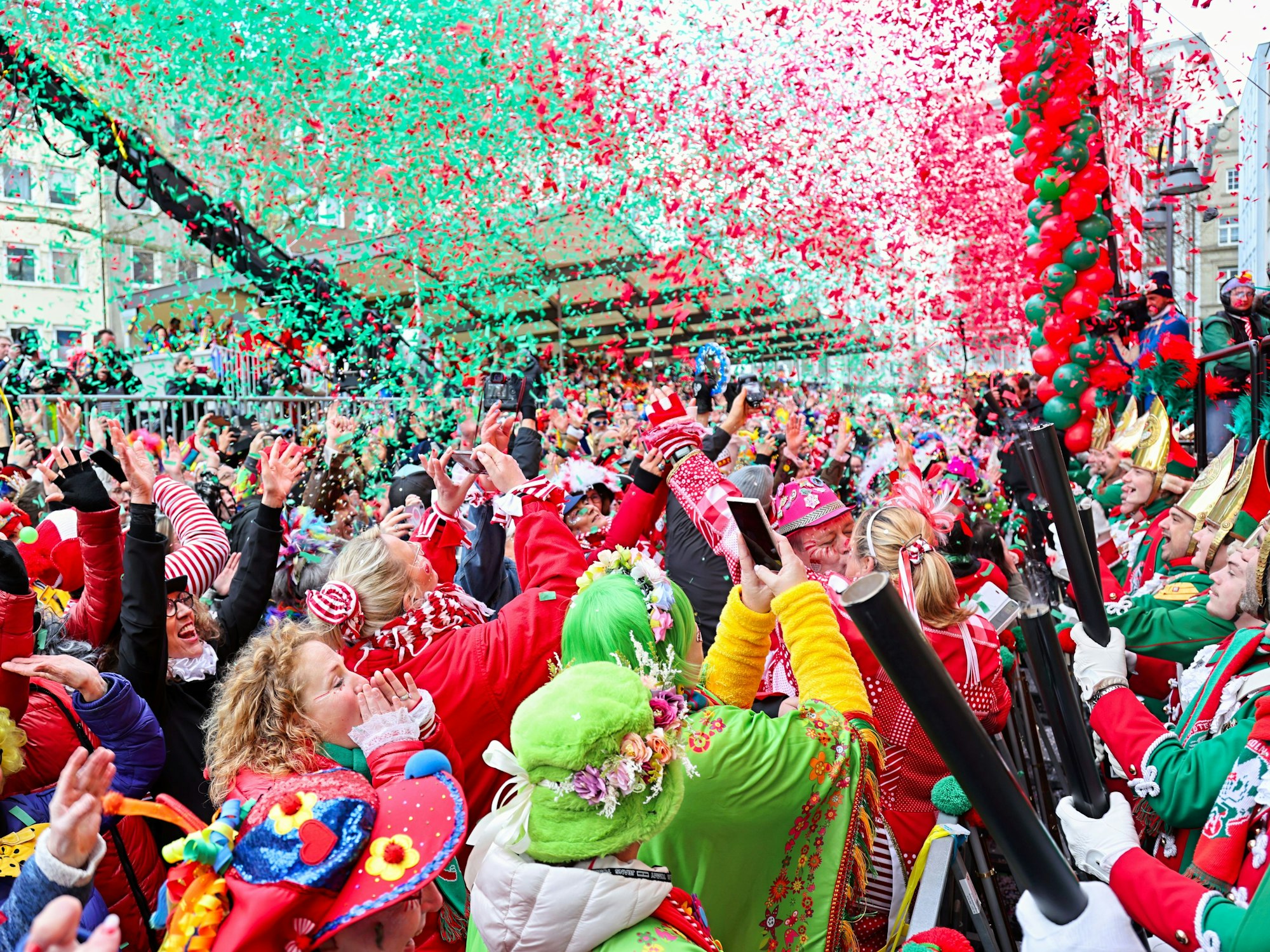 Konfetti auf dem Alter Markt.