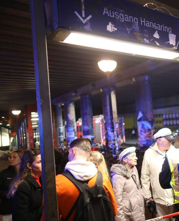 Eine Person auf den Gleisen des S-Bahnhofs am Hansaring ist von einem Zug überrollt worden.