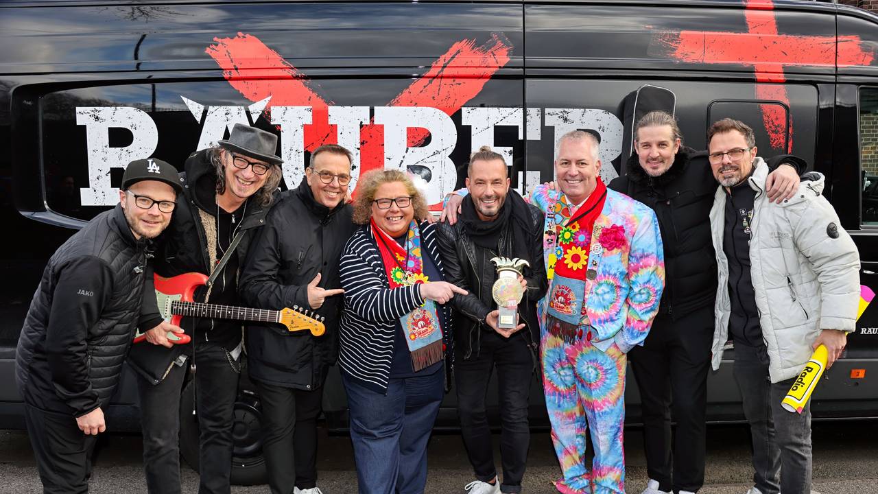 Die Räuber mit dem Närrischen Oscar am Bandbus.