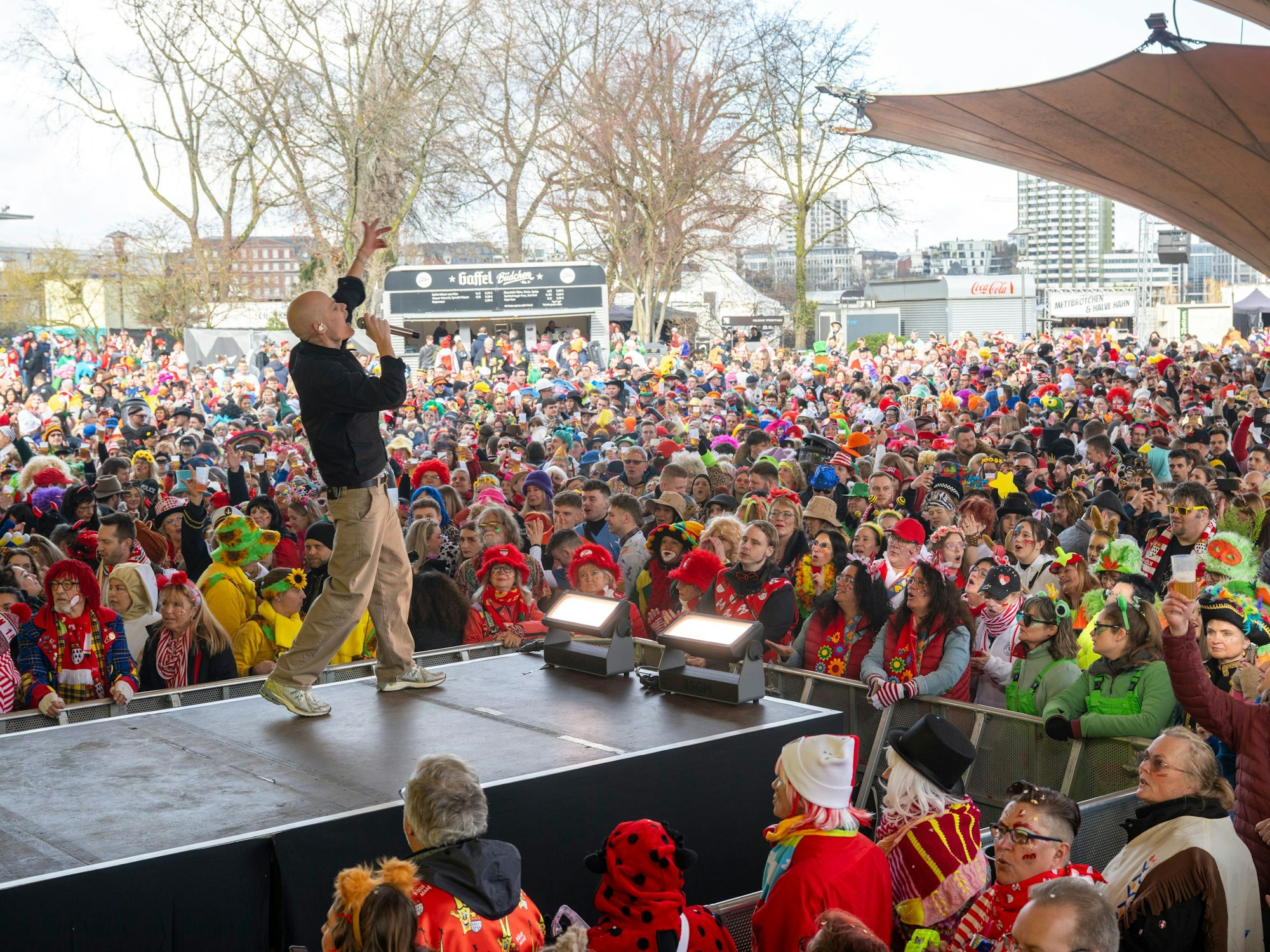 Sänger Oliver Niesen von Cat Ballou beim Auftritt im Kölner Tanzbrunnen.