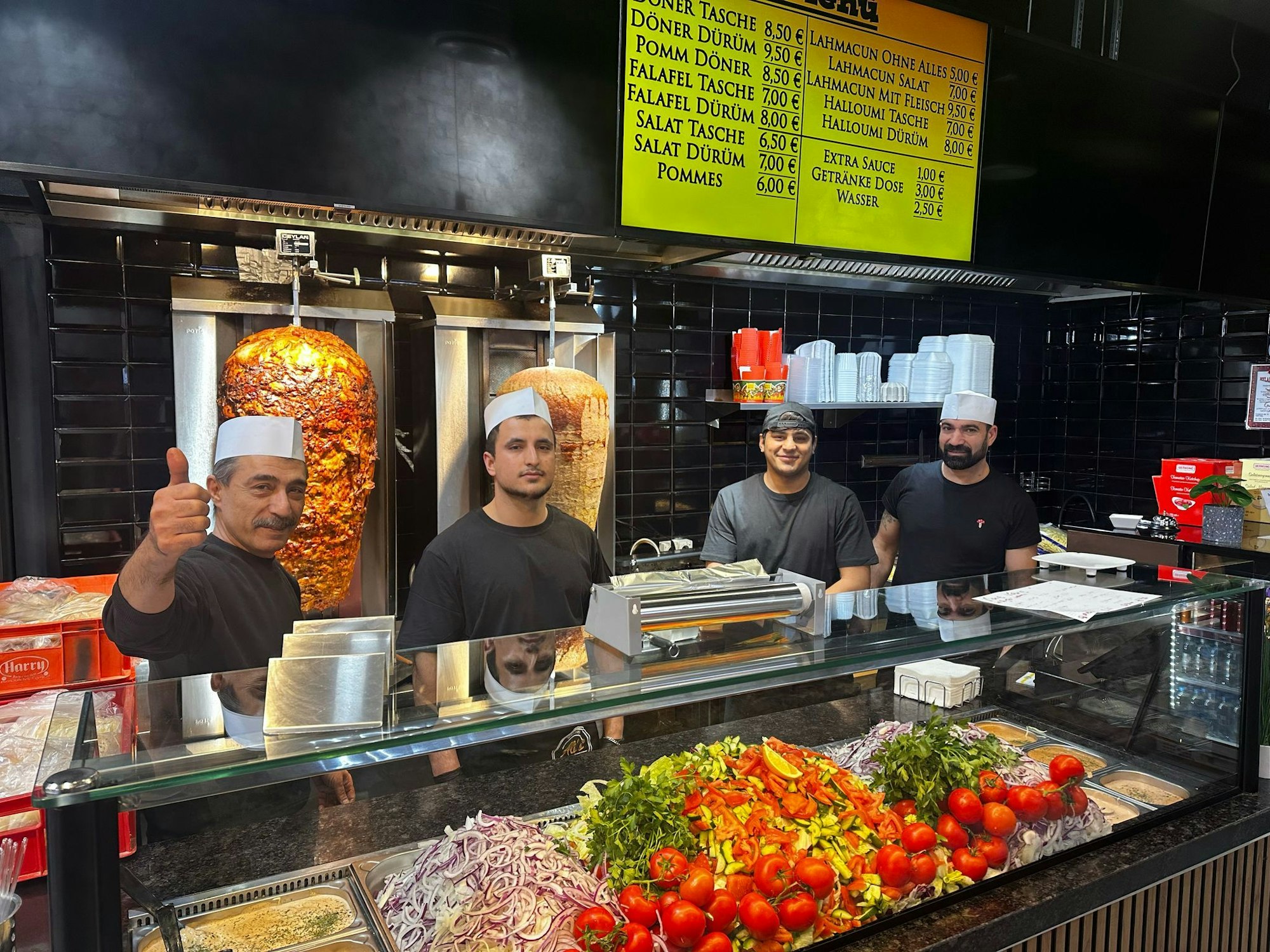 Das Team vom Imbiss „Istanbul Yaprak Döner“.