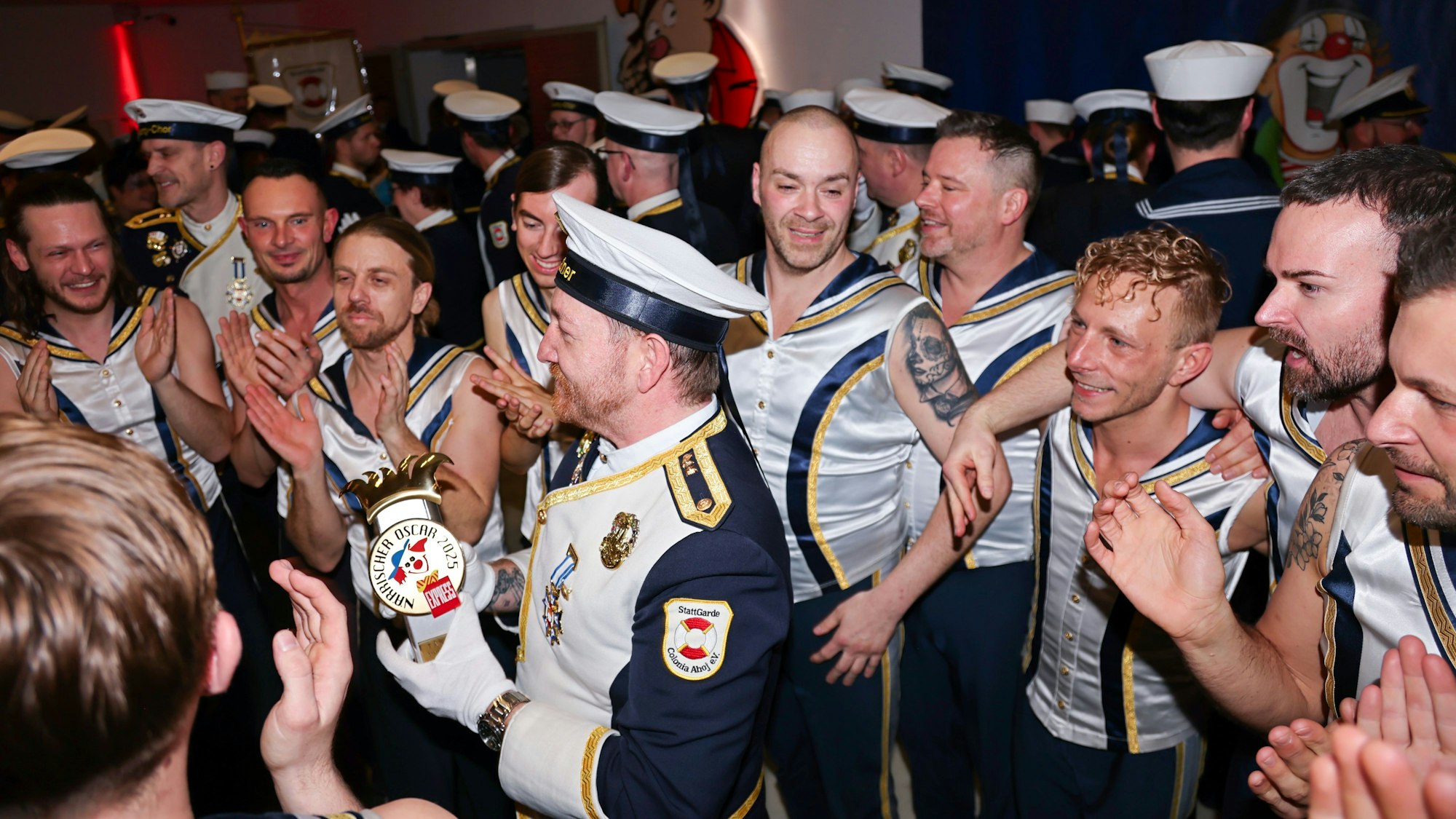 Die StattGarde feiert den Närrischen Oscar.