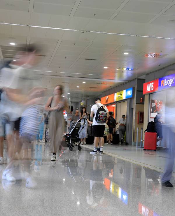 Autovermietungsschalter am Flughafen