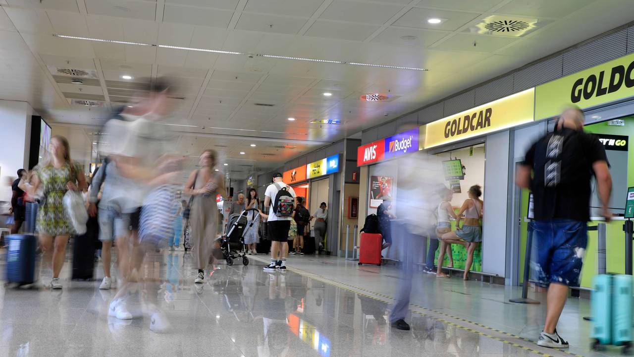 Autovermietungsschalter am Flughafen