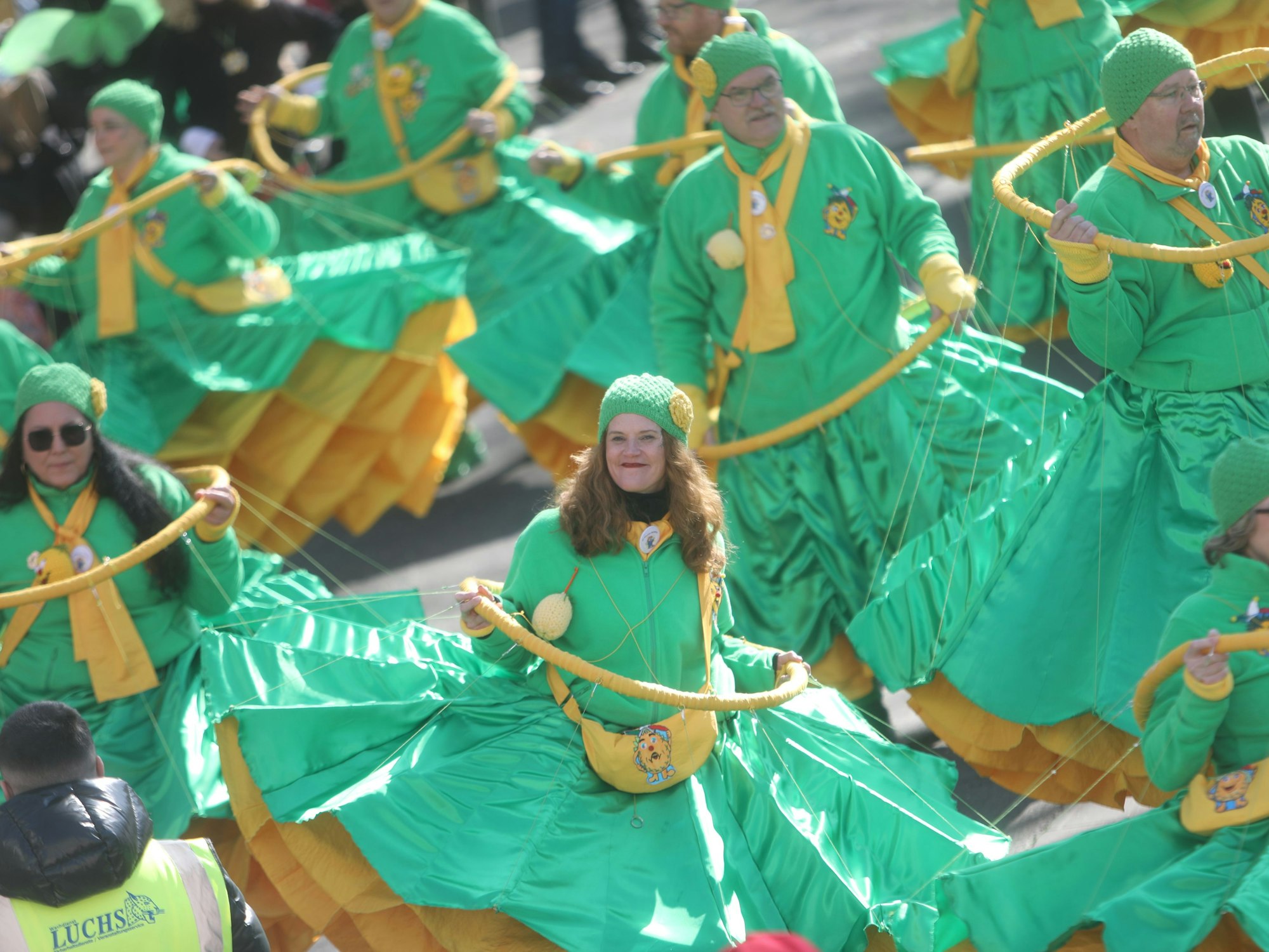 Die Schull- un Veedelszöch sind ein traditioneller Karnevalsumzug im Kölner Karneval. Teilnehmende Gruppe beim Veedelszoch: De raderdollen Merheimer.