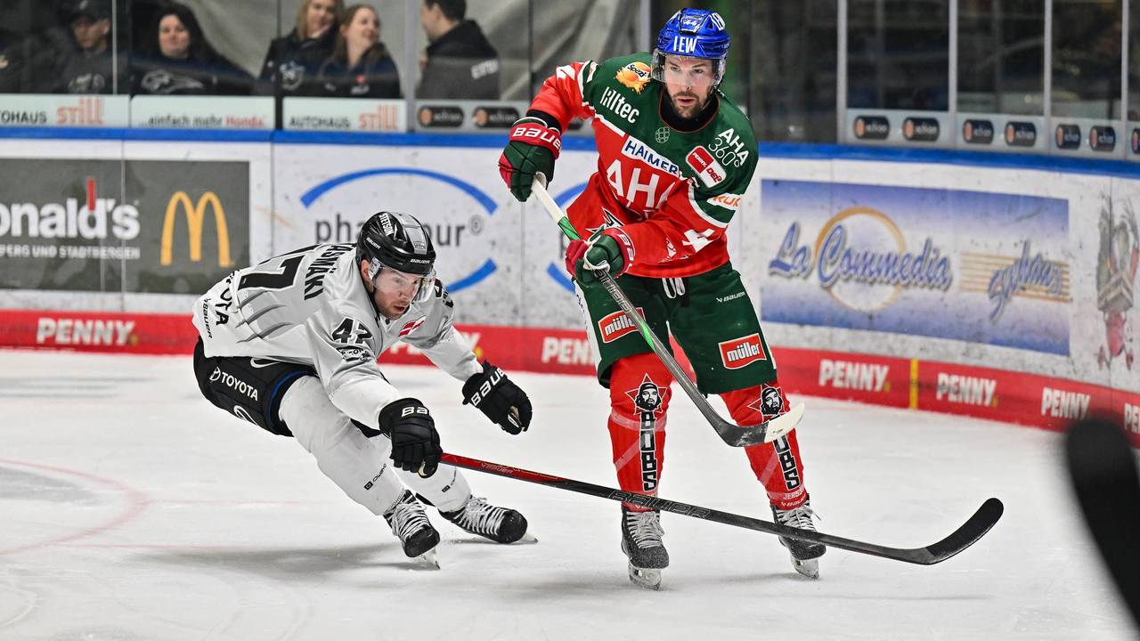 Veli Matti Vittasmäki im Duell mit Nolan Zajac.