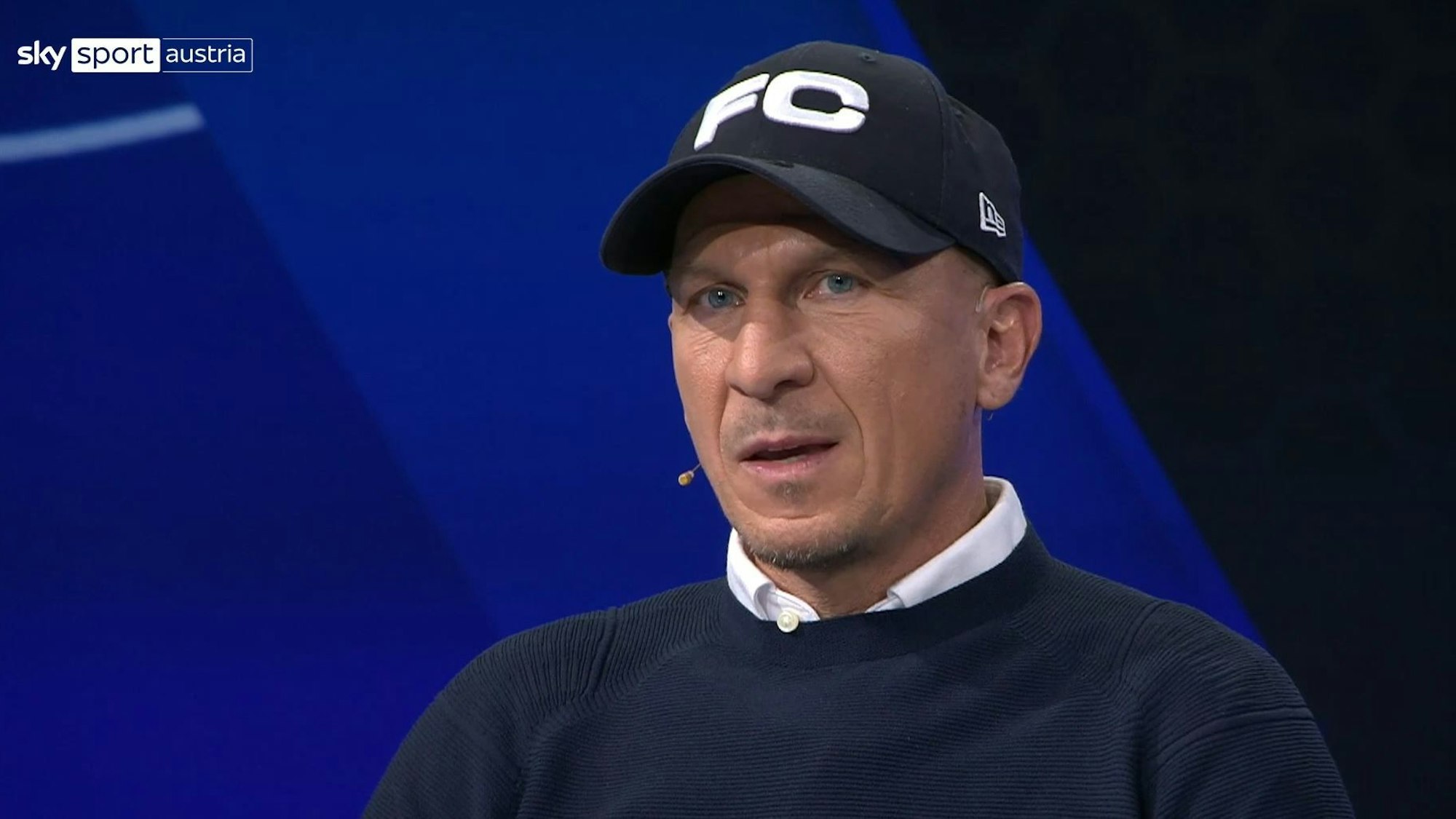 Gerhard Struber spricht im TV-Studio.