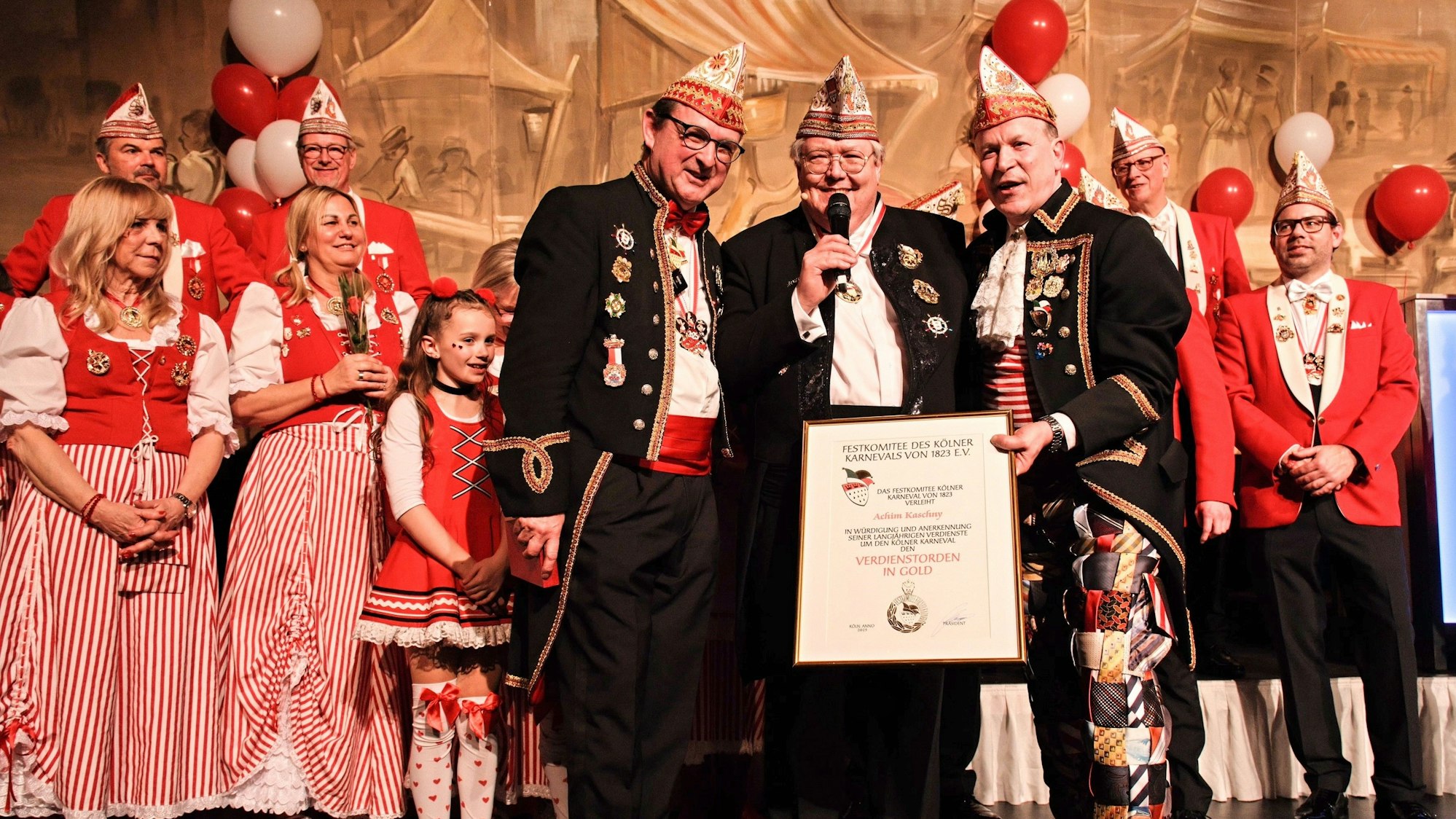 Christoph Kuckelkorn ehrt Achim Kaschny.