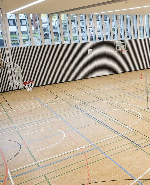 Blick in die Dreifachturnhalle des Märkischen Gymnasiums in Wattenscheid am Tag ihrer Eröffnung im November 2024.