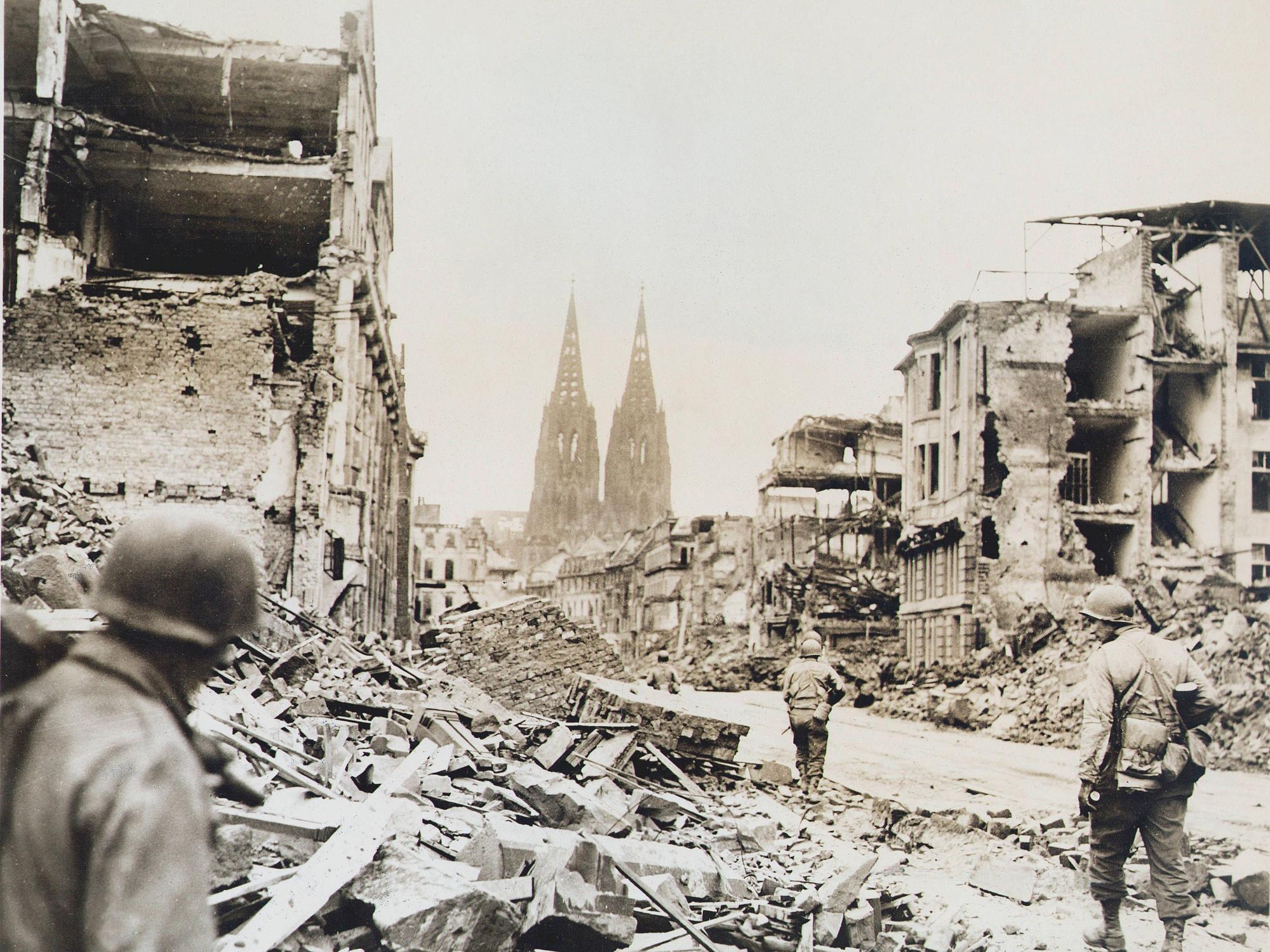 Historische Aufnahme vom zerstörten Köln.