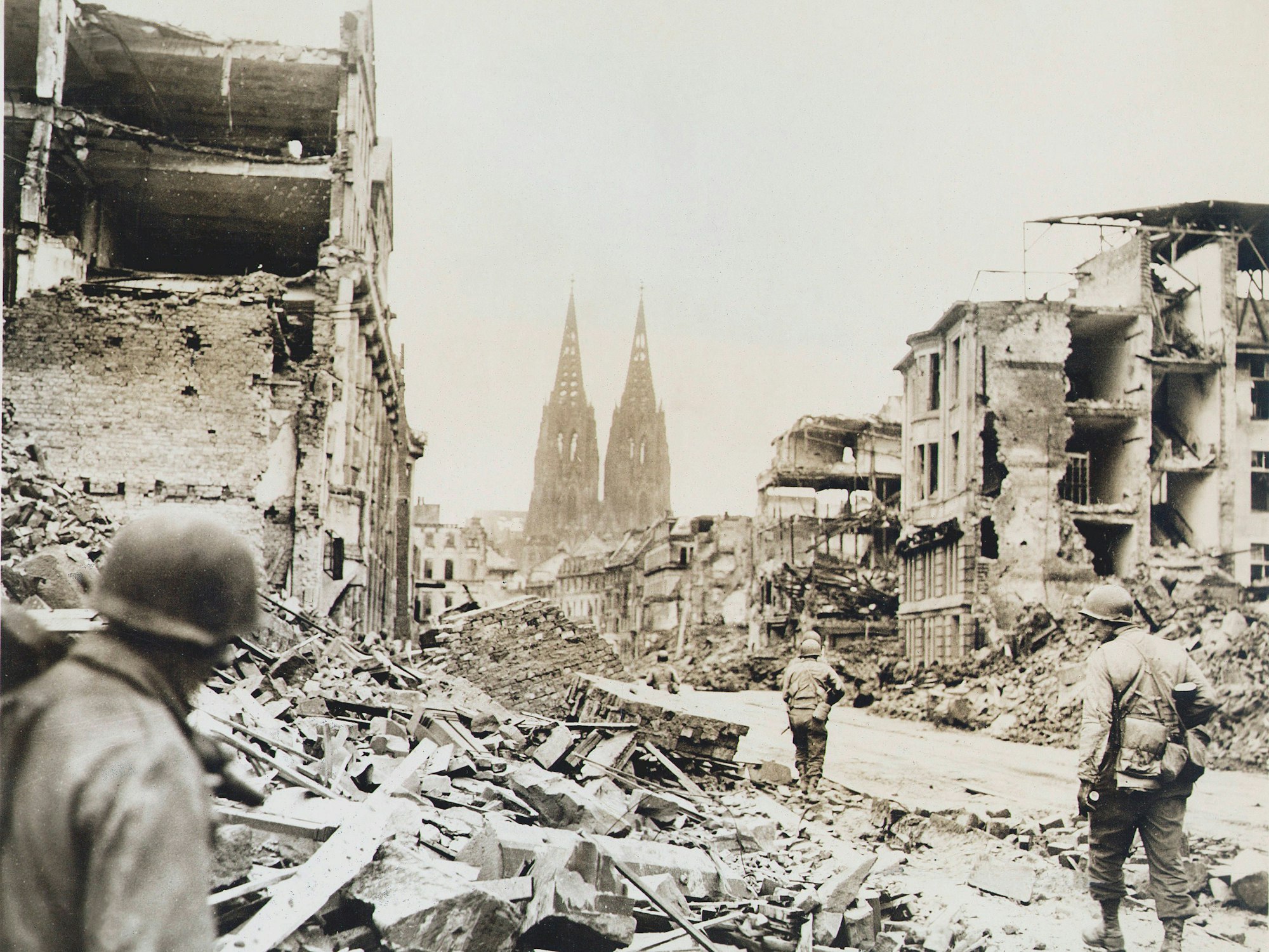 Historische Aufnahme vom zerstörten Köln.