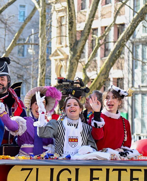 Zugleiter Marc Michelske beim Rosenmontagszug.