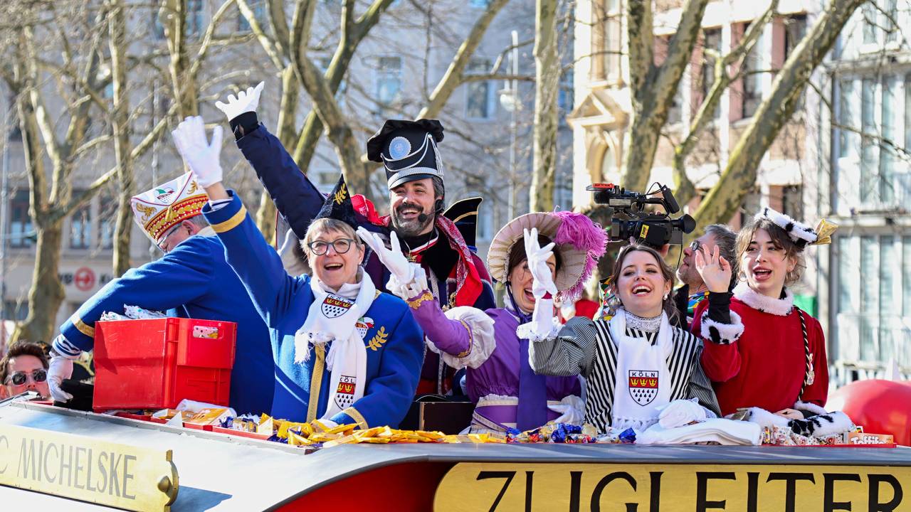 Zugleiter Marc Michelske beim Rosenmontagszug.