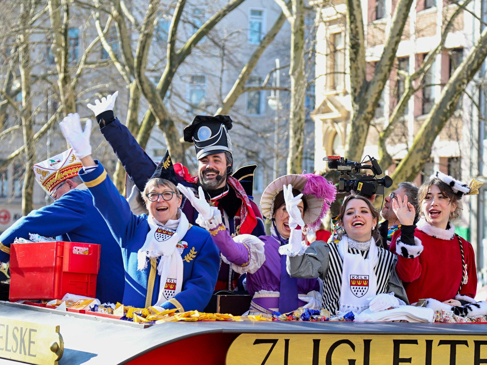 Zugleiter Marc Michelske beim Rosenmontagszug.