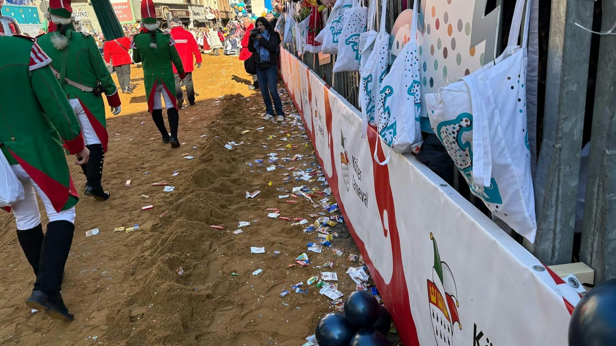 Kamelle liegen auf dem Boden