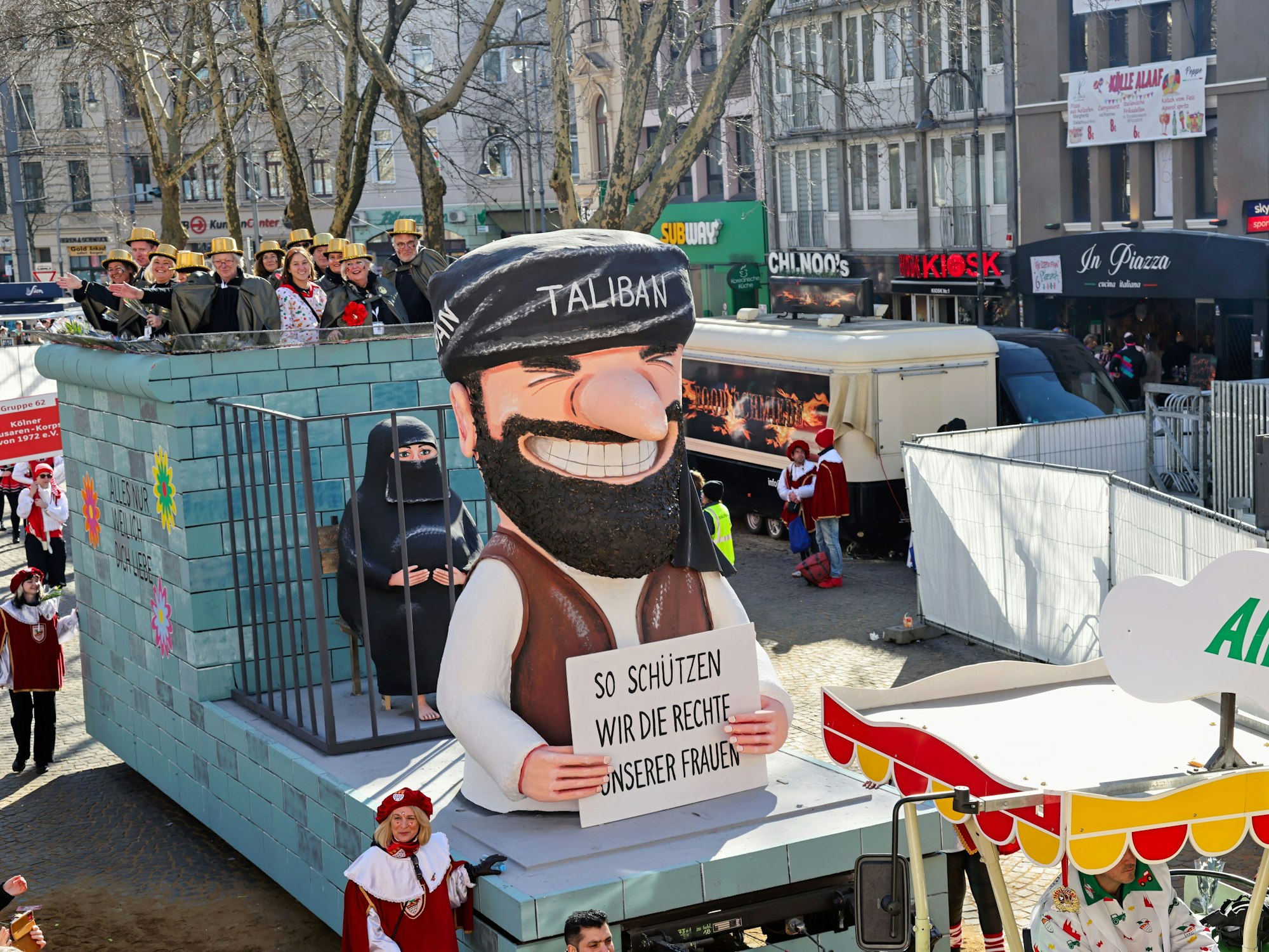 Taliban-Wagen im Rosenmontagszug.