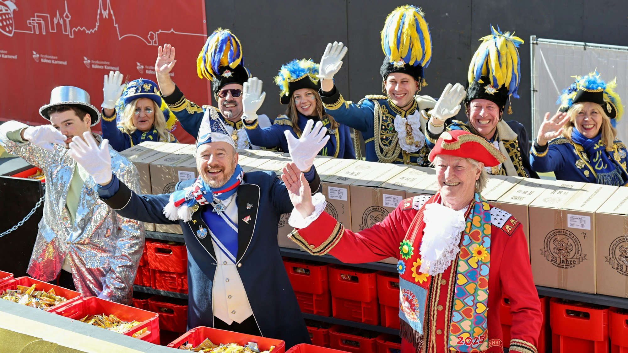 Das Dreigestirn von 2024 auf einem Wagen.