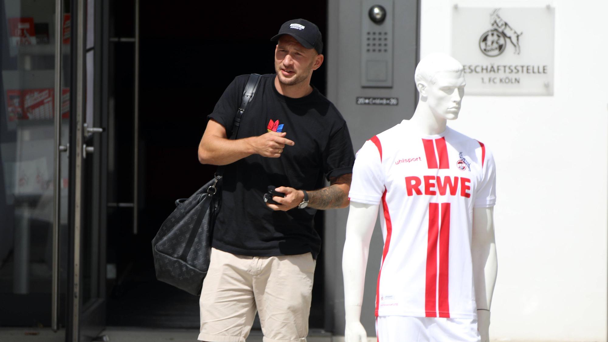 Toni Leistner bei seinem Abschied nach einem halben Jahr beim 1. FC Köln am Geißbockheim.