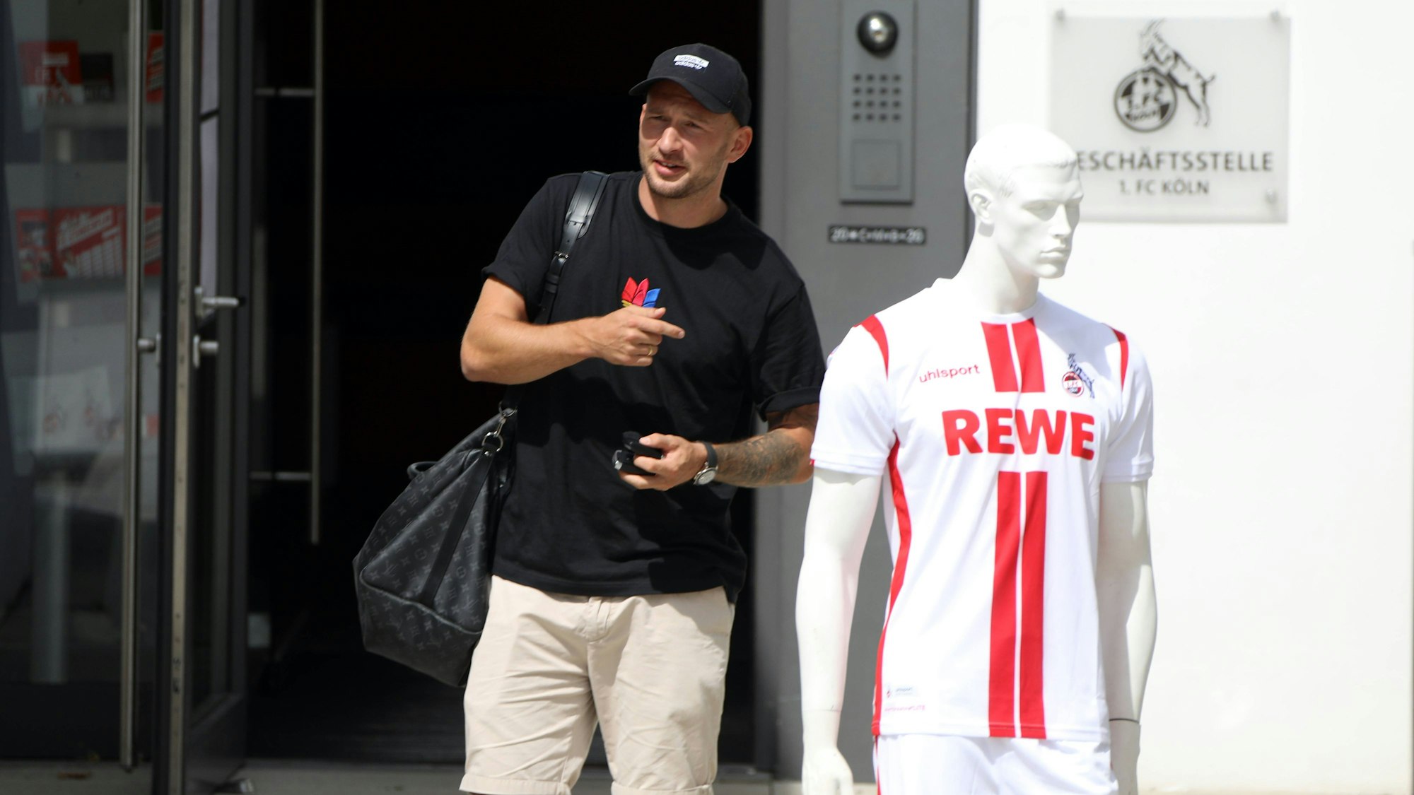 Toni Leistner bei seinem Abschied nach einem halben Jahr beim 1. FC Köln am Geißbockheim.