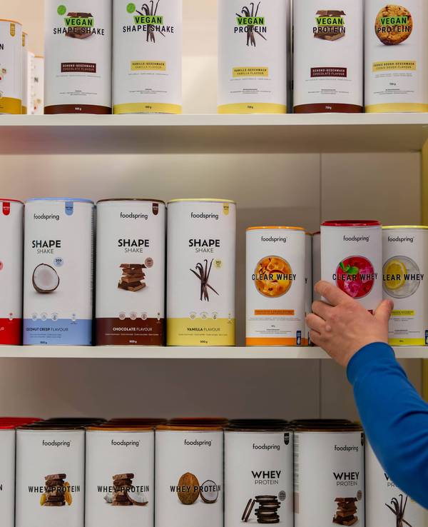 Die Produkte von foodspring hier im April 2024 auf der FIBO-Messe in Köln zu sehen) werden aus den Regalen genommen.