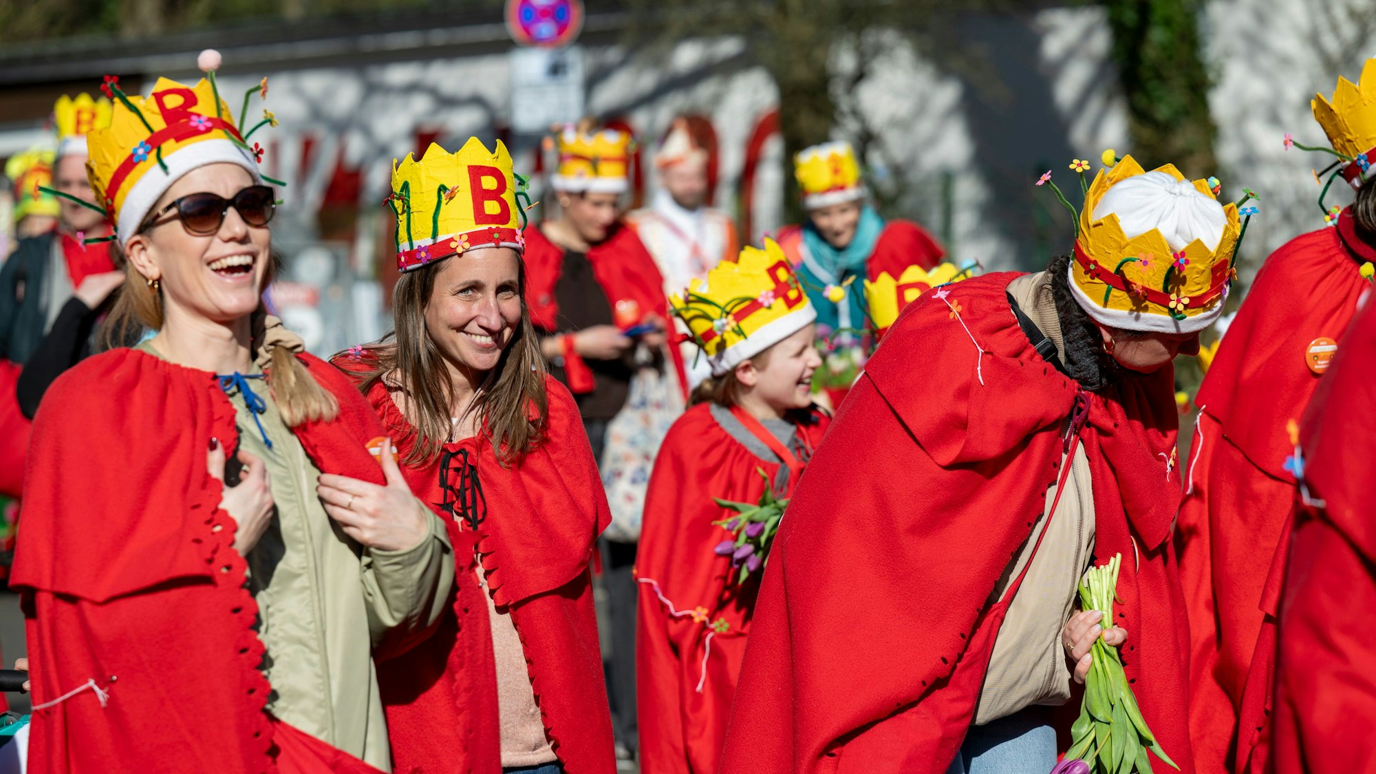 Der Veedelszug zieht durch Nippes und Weidenpesch.