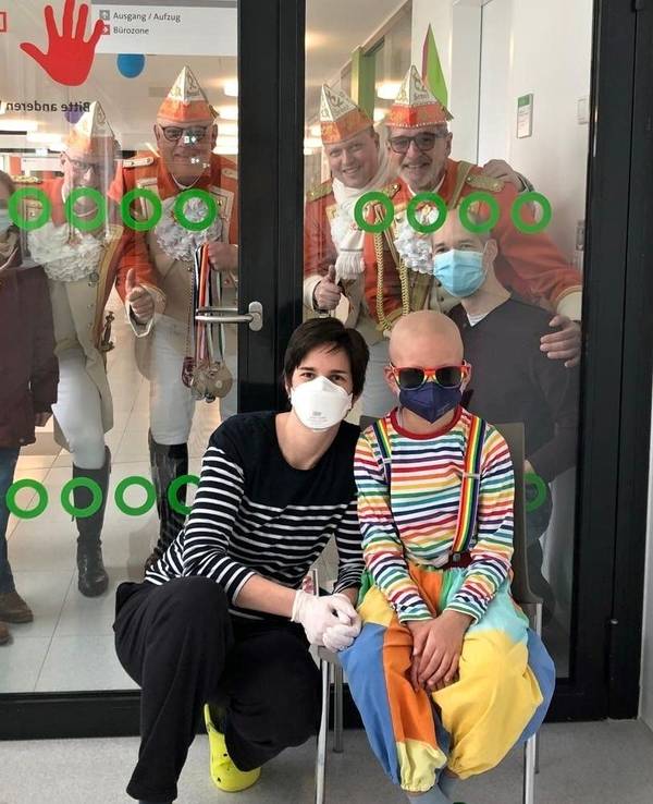 Nippeser Bürgerwehr besucht den kranken Leo in der Klinik.