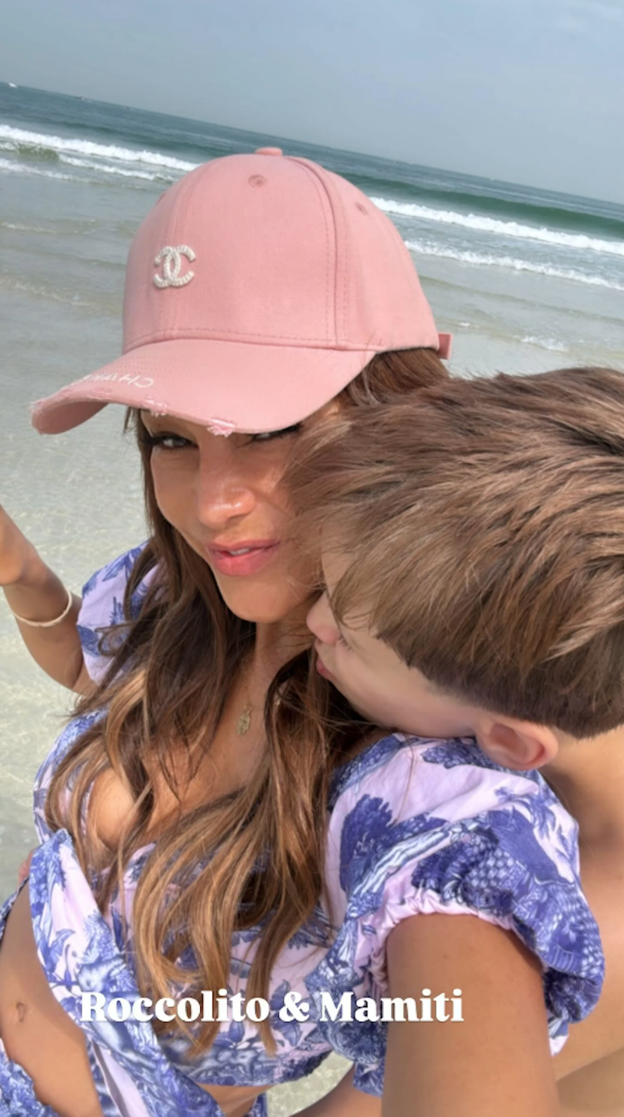 Zeugt sich mit Sohn Rocco am Strand: Verona Pooth
