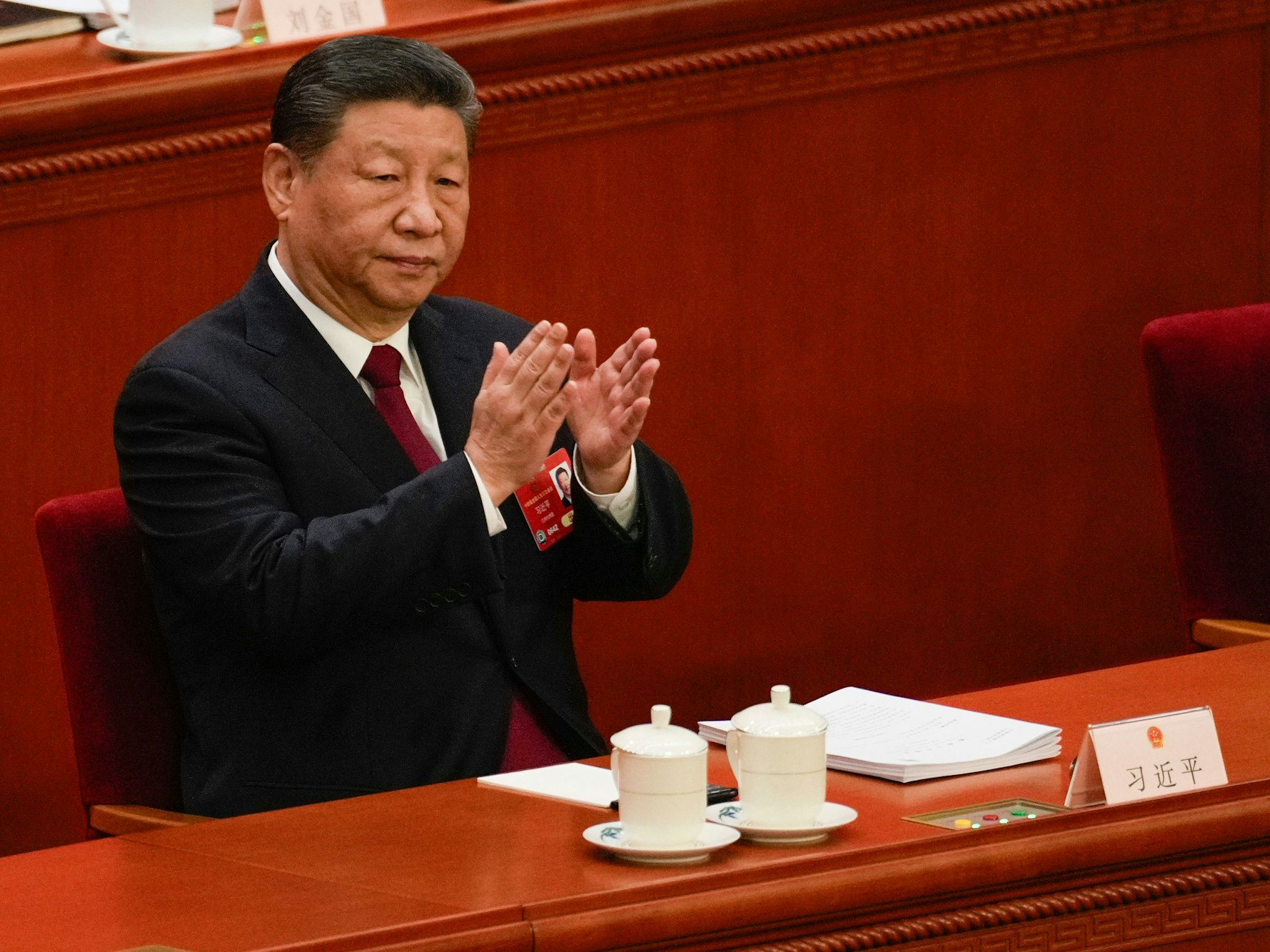 Der chinesische Präsident Xi Jinping applaudiert während der Eröffnungssitzung des Nationalen Volkskongresses (NVK) in der Großen Halle des Volkes am 5. März. Der Ton zwischen China und den USA verschärft sich.