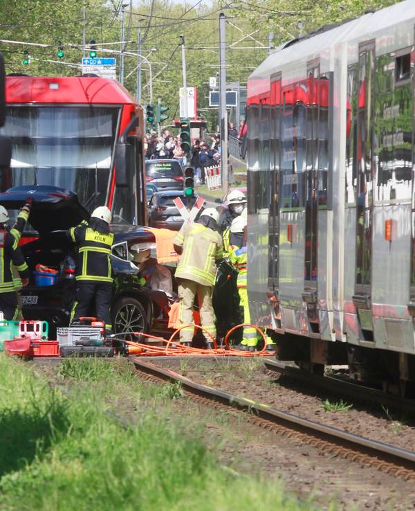 Zwei Verletzte nach einem Unfall auf dem Bergischer Ring.