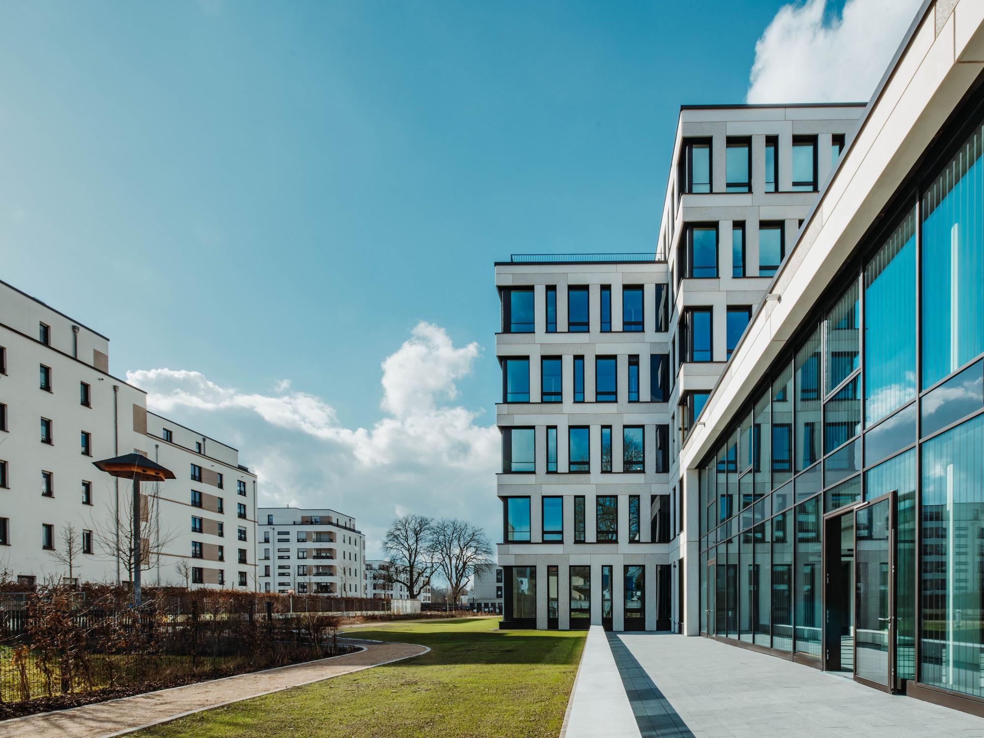 Die Reiterstaffel Offices im Kölner Süden sind fertiggestellt.