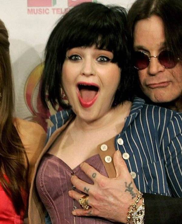 Kelly Osbourne 2005 neben Papa Ozzy (hier bei den MTV Music Awards in Australien): Die 40-Jährige hat sich seit damals extrem verändert.