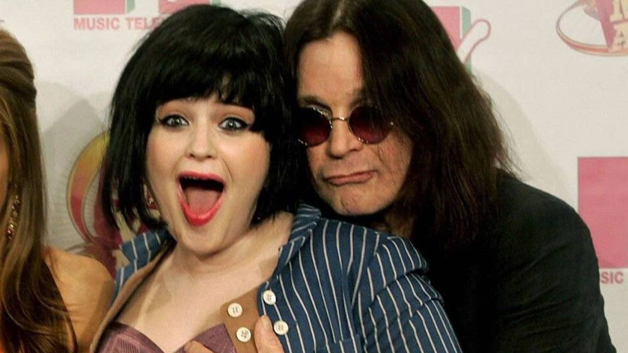 Kelly Osbourne 2005 neben Papa Ozzy (hier bei den MTV Music Awards in Australien): Die 40-Jährige hat sich seit damals extrem verändert.