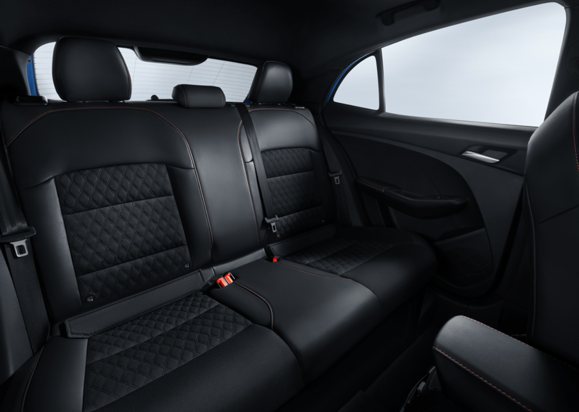 Abbildung vom MG3 Hybrid+ mit Blick auf die Rückbank