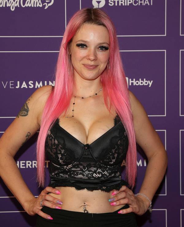 Zu sehen ist Influencerin Anne Wünsche auf der „26. Venus-Erotikmesse“ am 26.10.2023 in Berlin.
