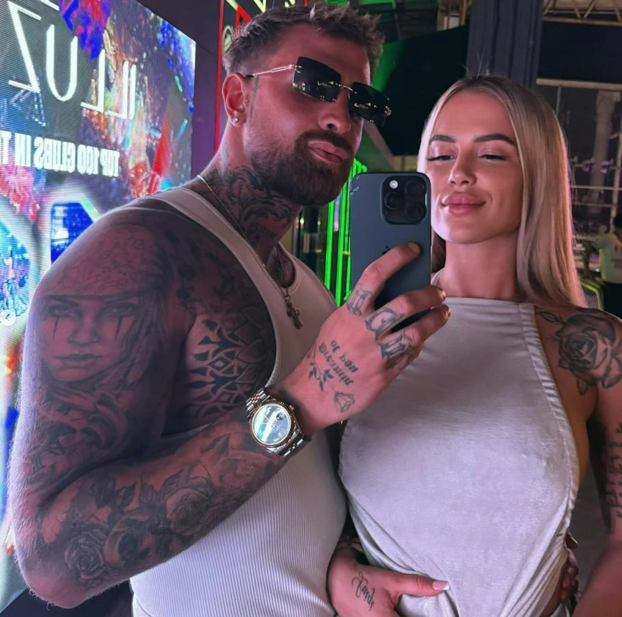 Das Selfie mit seiner neuen Freundin Vicky hat Gigi Anfang März 2025 auf Instagram veröffentlicht.