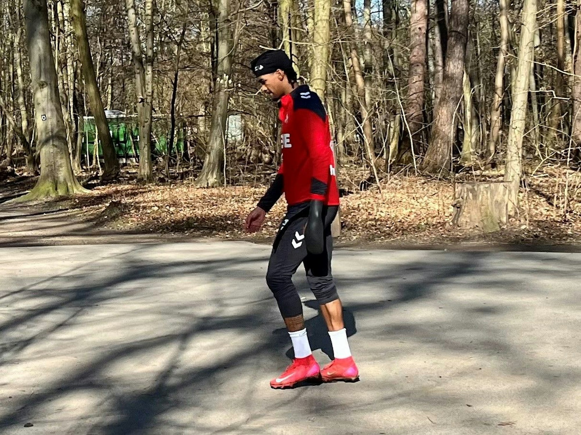 Damion Downs (1. FC Köln) mit gebrochener Hand.