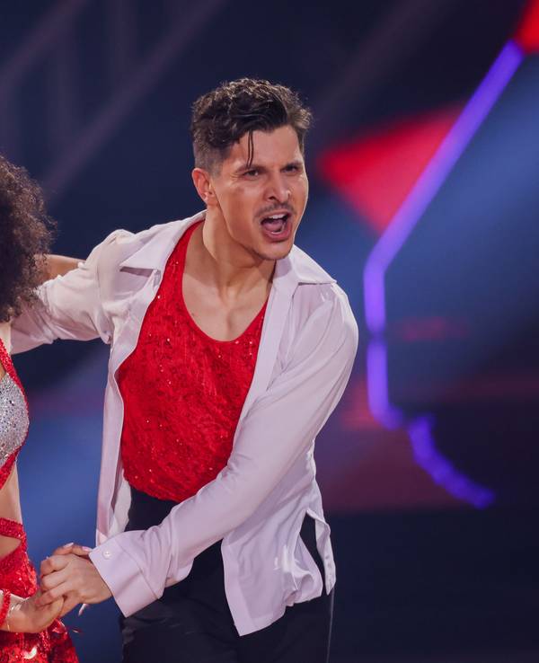 Marie Mouroum tanzt mit Alexandru Ionel im „Let’s Dance“-Studio.