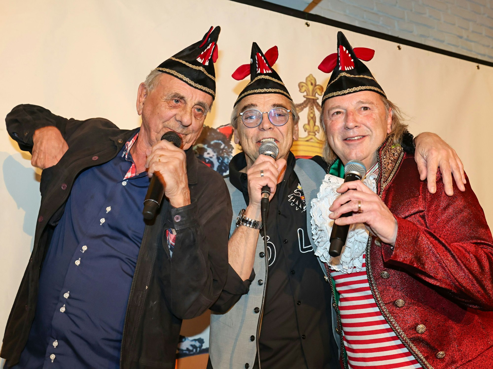 Erry Stoklosa, Micky und Bubi Brühl singen zusammen.