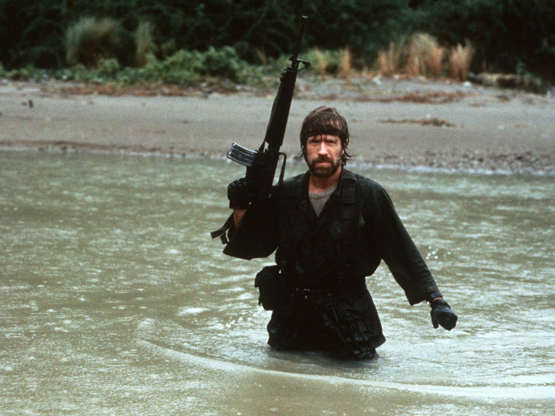 Der amerikanische Schauspieler Chuck Norris in einer Szene des Films "Missing In Action" (Archivfoto von 1984)