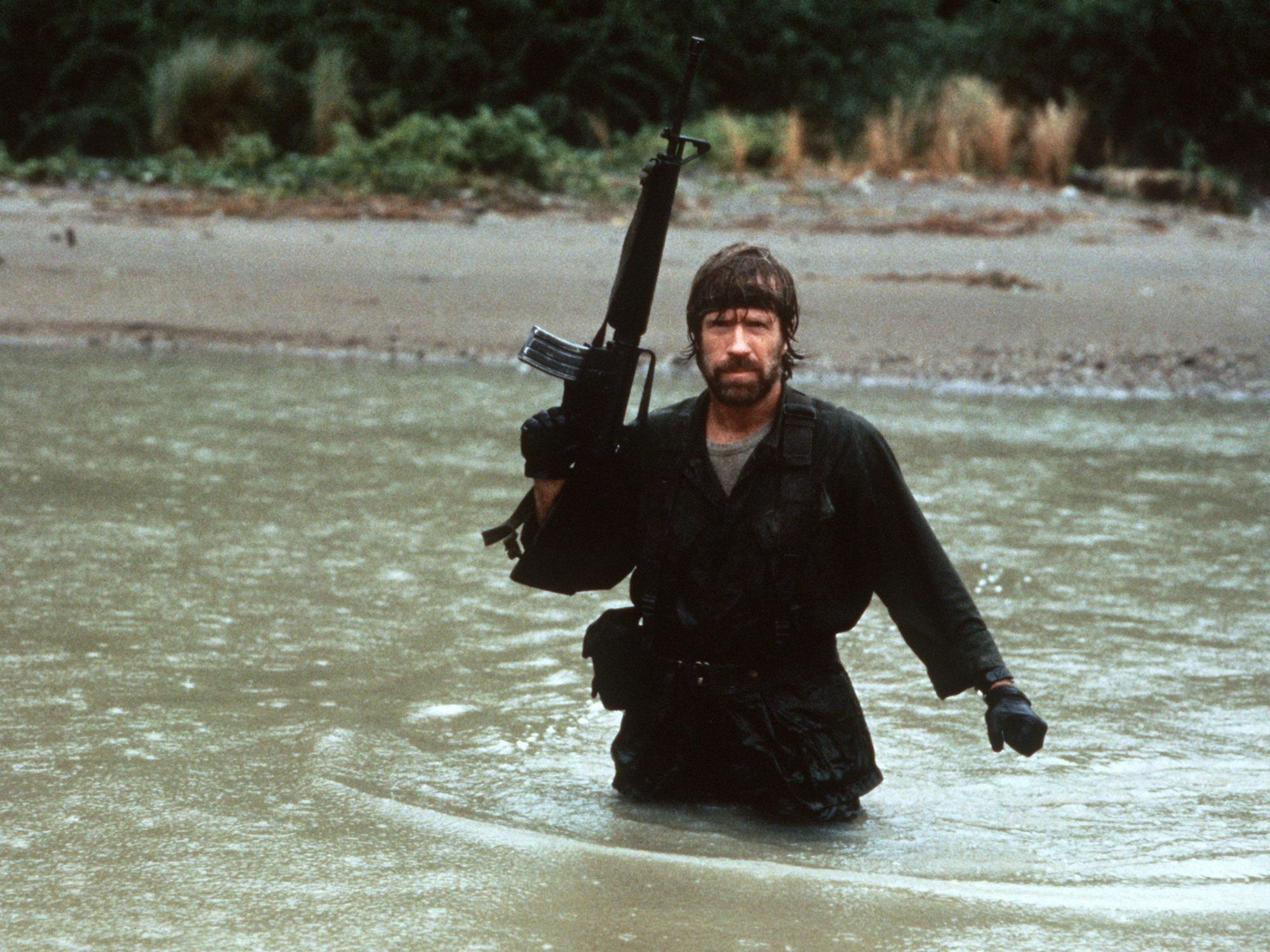 Der amerikanische Schauspieler Chuck Norris in einer Szene des Films "Missing In Action" (Archivfoto von 1984)