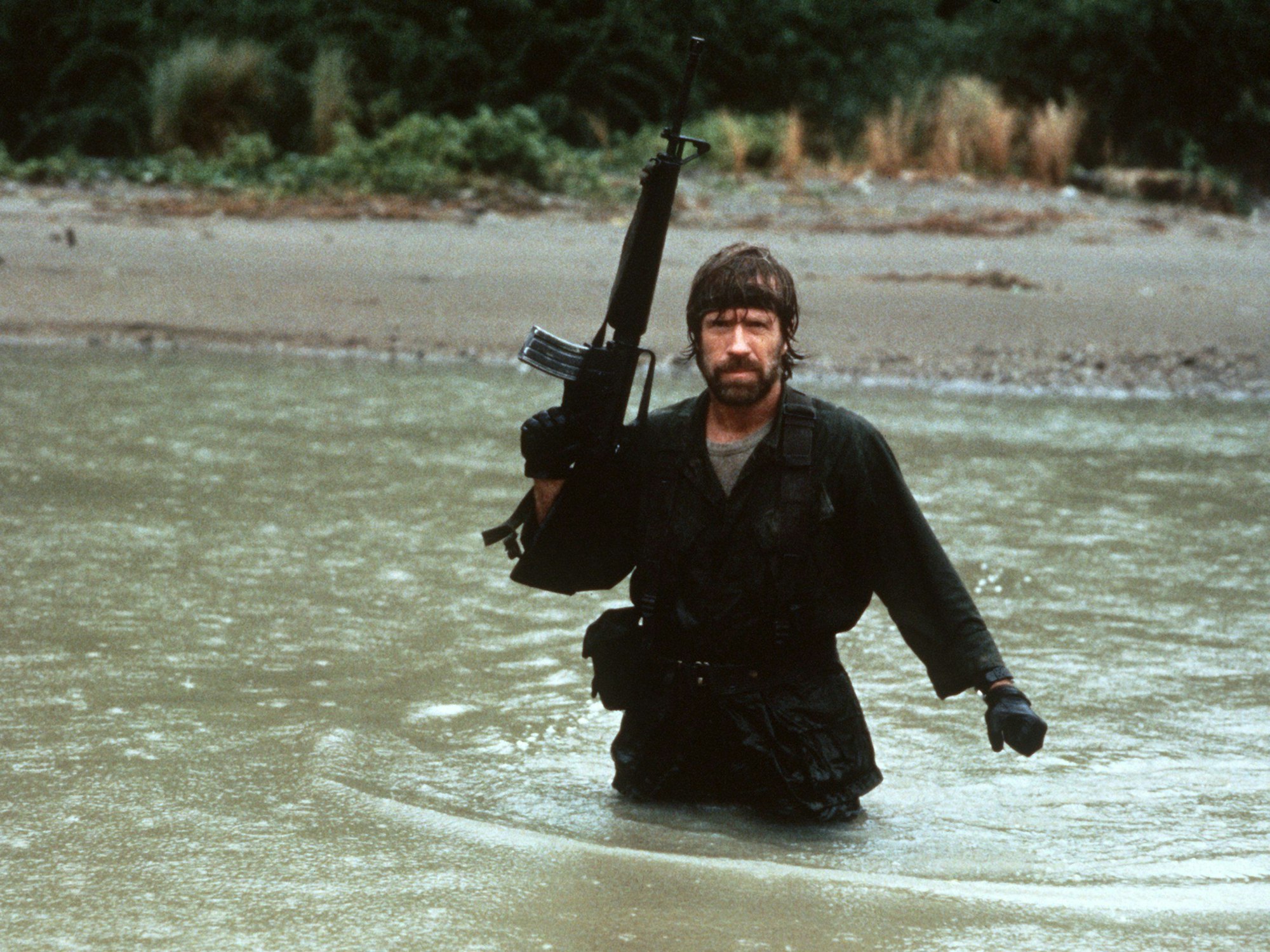 Der amerikanische Schauspieler Chuck Norris in einer Szene des Films "Missing In Action" (Archivfoto von 1984)