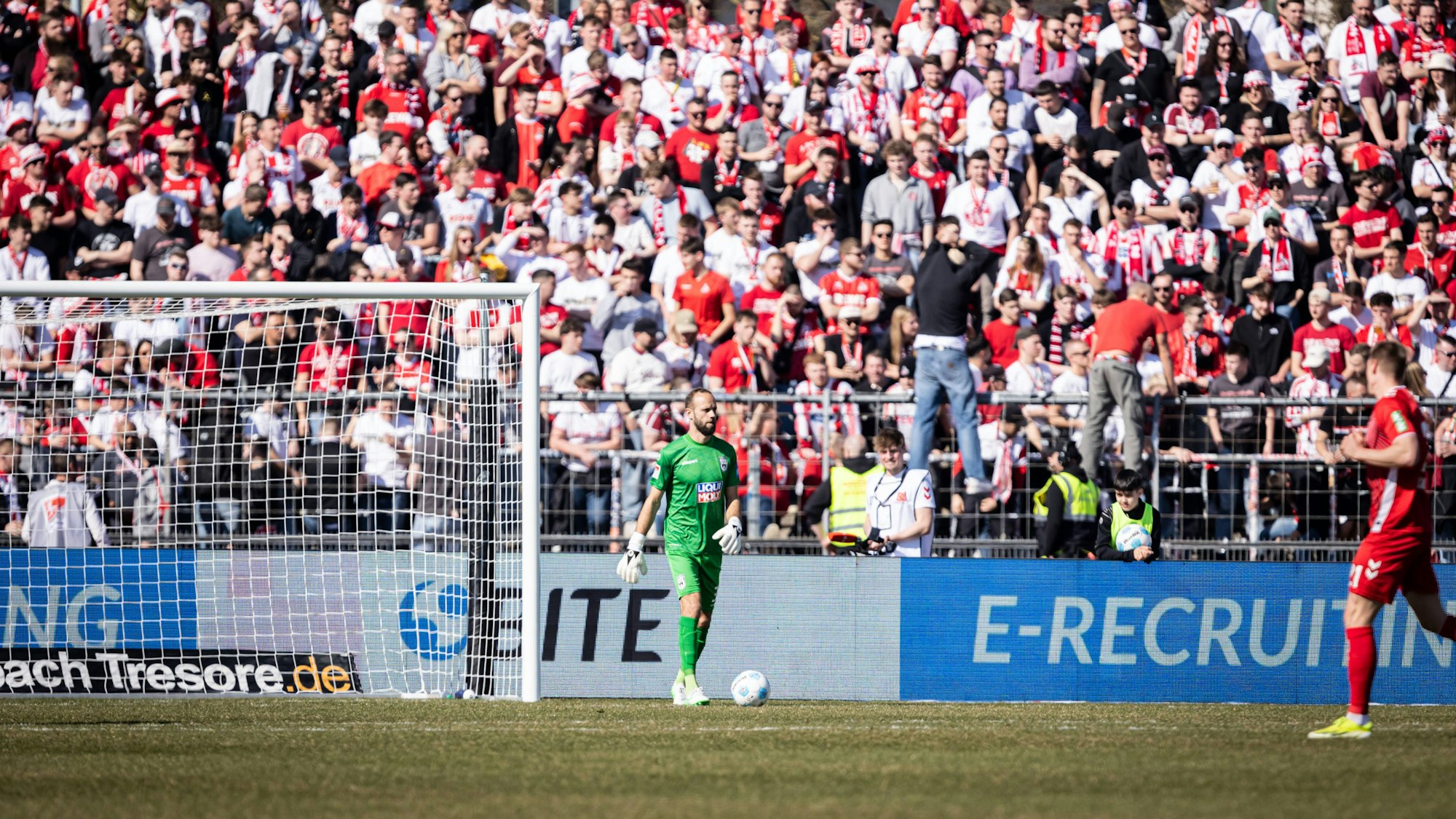 Der Gästeblock der FC-Fans beim Auswärtsspiel in Ulm.