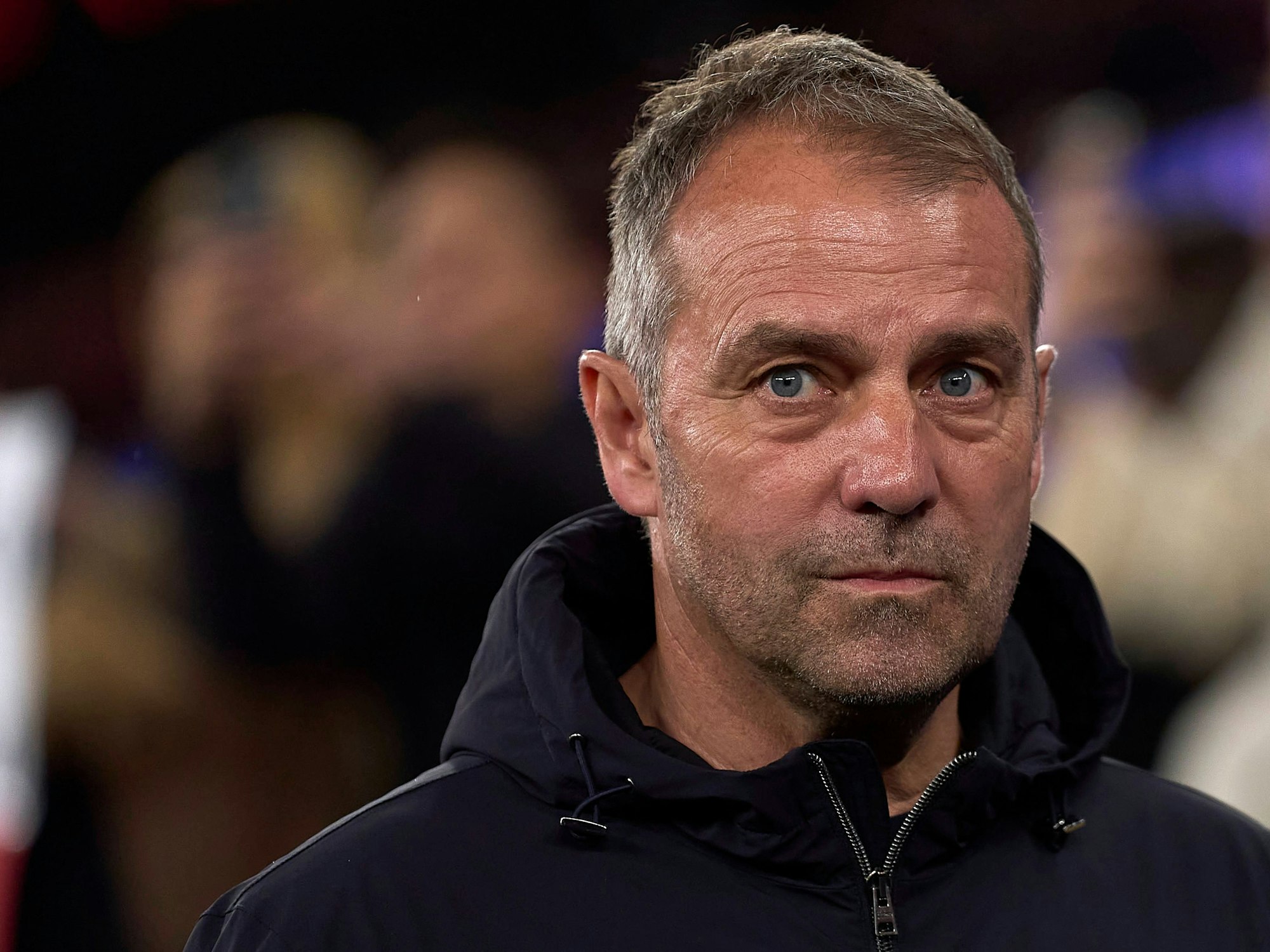 Hansi Flick in Großaufnahme.