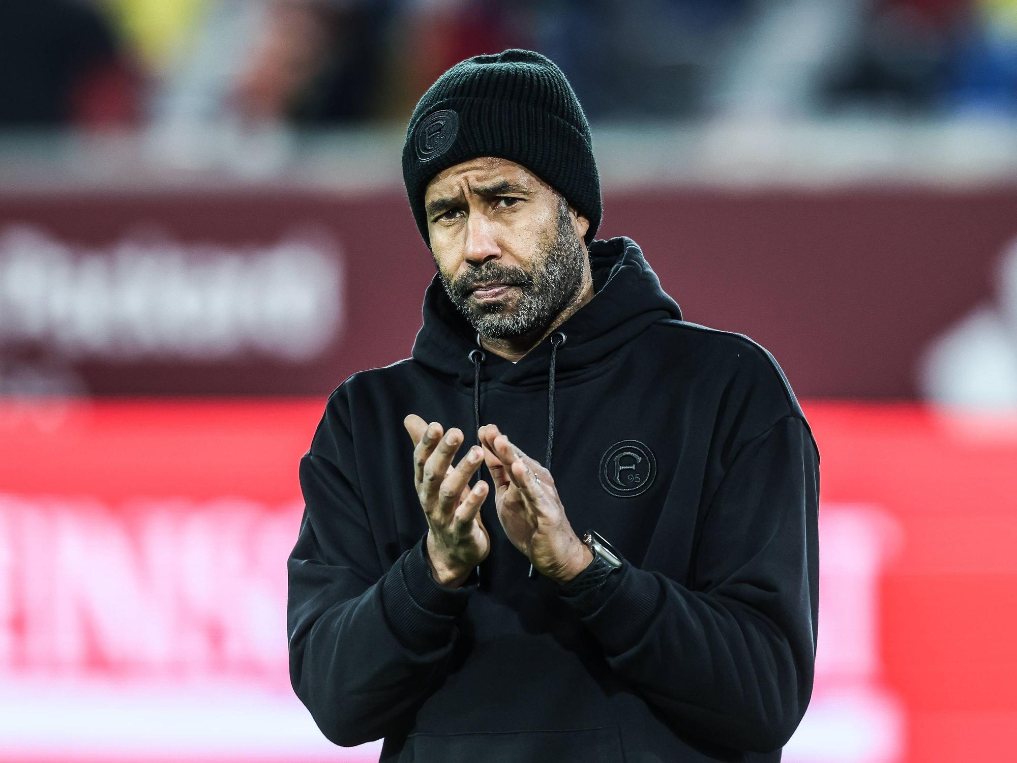 Fortuna-Trainer Daniel Thioune bedankt sich bei den Fans.